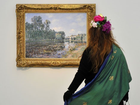 Widok rzeki Alfreda Sisley'a w muzeum Von der Heydt w Wuppertalu. (Rys.: picture alliance / dpa / Marius Becker)